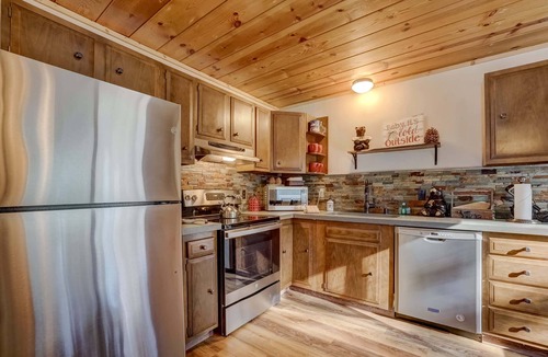Pioneer Trail Cabin | Come Snuggle Up at Cozy Bear Cabin!