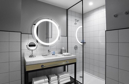 Downtown Las Vegas Hotel | Comfort and Convenience! FREE Parking, Rooftop Pool, Pet-friendly Property!