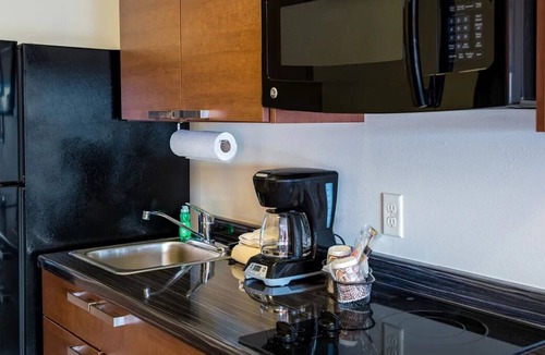 North Las Vegas House | Comfort & Convenience: North Las Vegas Room with Kitchen! Near Cheyanne Square!