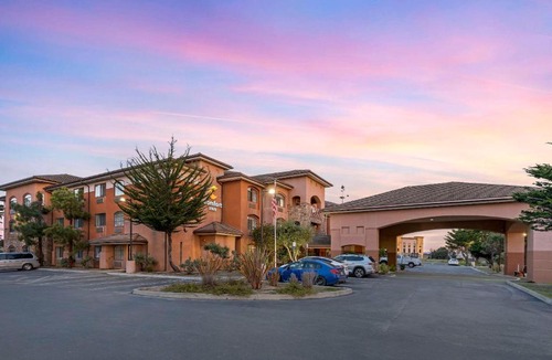 Marina Hotel | Comfort Inn Marina on the Monterey Bay