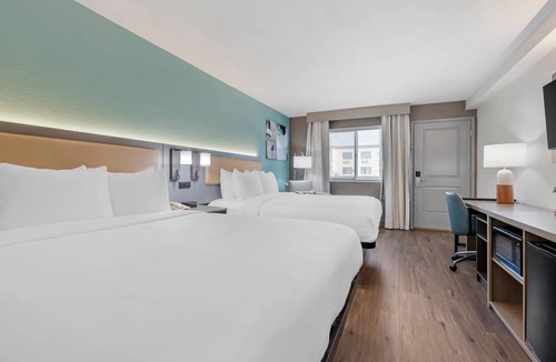 Midway District Hotel | Comfort Inn Sea World Area
