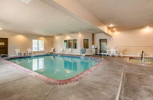 Galt Hotel | Comfort Inn & Suites Galt - Lodi North