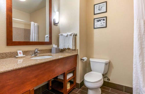 Galt Hotel | Comfort Inn & Suites Galt - Lodi North