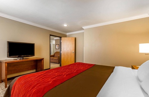 Fortuna Hotel | Comfort Inn & Suites Redwood Country