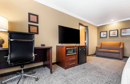Fortuna Hotel | Comfort Inn & Suites Redwood Country