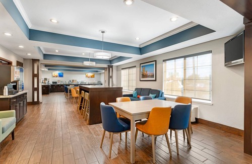 Southeastern Sacramento Hotel | Comfort Inn & Suites Sacramento - University Area