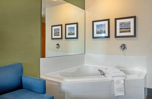 Salem Hotel | Comfort Inn & Suites Salem Northeast