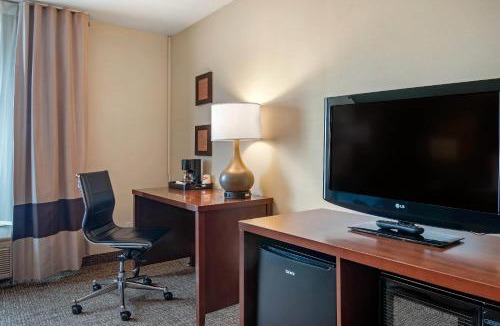 Salem Hotel | Comfort Inn & Suites Salem Northeast