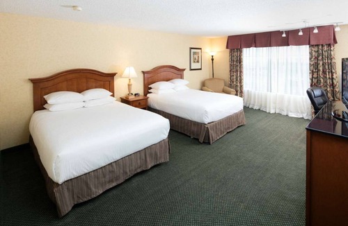 Downtown Hotel | Comfort Meets Convenience – 3 Queen Room Steps Away from Arcata Bay Fun