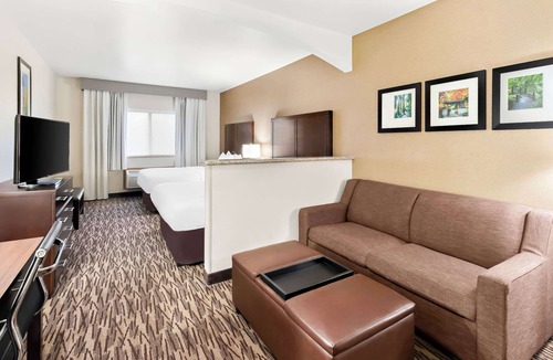 Parkrose Hotel | Comfort Suites Portland Airport