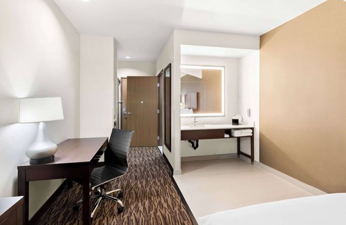 Parkrose Hotel | Comfort Suites Portland Airport