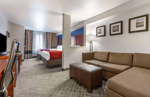 Redding Hotel | Comfort Suites Redding - Shasta Lake