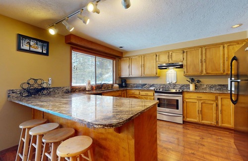 Sunriver House | Comfortable and spacious house with private hot tub and bikes