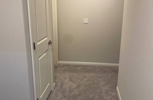 Las Vegas House | Comfortable and Welcoming 6 Bedroom Home with an indoor workout area.