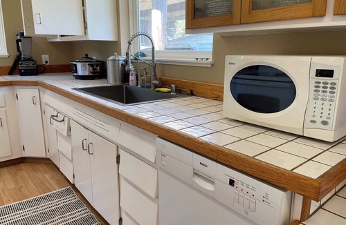 Scotia House | Comfortable home near the Avenue of the Giants with large pond on the Eel River.