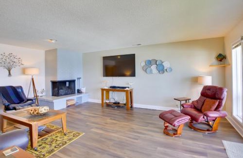 Lincoln Beach House | Comfortable Lincoln City Condo w/Patio & Views!