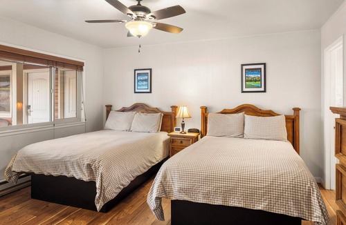 Glencoe Hotel | Comfortable Lodge Room 12 with Extra Amenities (2 doubles, no pets)