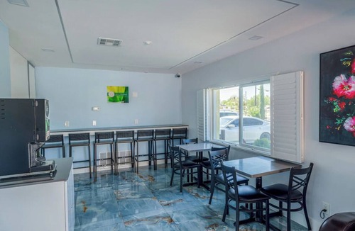 Victorville Hotel | Comfortable Single Room Near I-15 – Great Location
