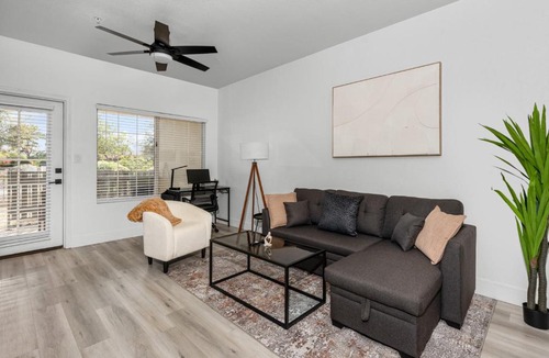 North Scottsdale Apartment | Comfy 2BR-Pool, Yoga Rm, Gym, Cabanas, BBQ,Prkng