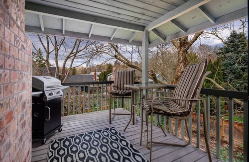 Beaverton Condo | Comfy and Quiet Retreat, Next to Parks and Trails, Single Level Design, BBQ, 11 Miles to Portland