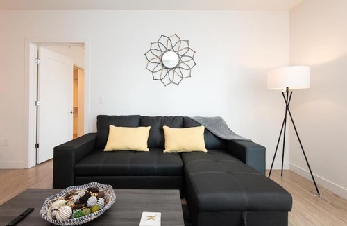 Financial District Apartment | Comfy Apt with pool & hot tub in downtown LA 658