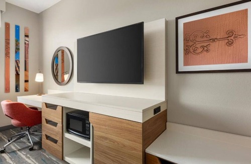 East San Mateo House | Comfy beds in a central location !