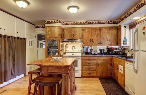 South Lake Tahoe Cabin | Comfy Fully Furnished Tahoe Cabin-Quiet Neighborhood Near Trails, Lake