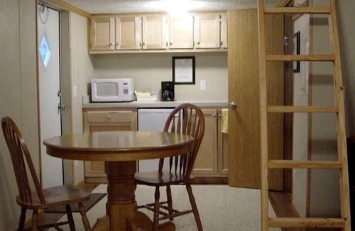 Meadview Cabin | Comfy Vacation Rental with Wi-Fi and Kitchenette in Meadview, Arizona