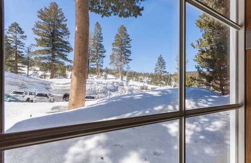 Mammoth Lakes Condo | Condo directly across from Canyon Lodge Big Ring