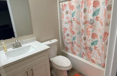 Downtown Las Vegas Apartment | condo in downtown free parking 4 mins frm Freemont