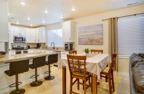 Saratoga Springs Apartment | Contemporary Home w/Grill Near Utah Lake!