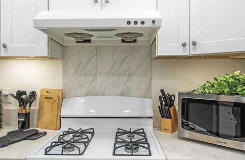 Azusa House | Contemporary Retreat of Azusa-Sleeps 8