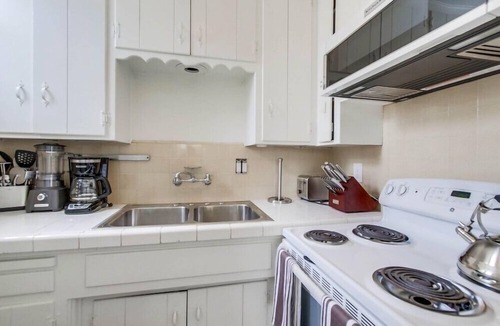 South Mission Beach Condo | Convenient Ground Level * Steps to Ocean * Outdoor Patio