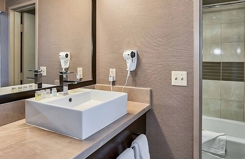 Downtown Las Vegas Hotel | Convenient Las Vegas Stay! Superb Location, Free Parking, Onsite Swimming Pool!