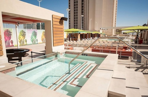 Downtown Las Vegas Hotel | Convenient Las Vegas Stay! Superb Location, Free Parking, Onsite Swimming Pool!