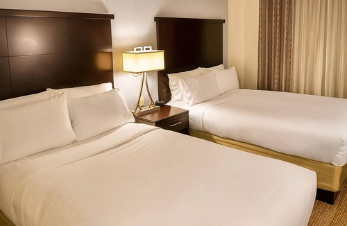 San Bruno Hotel | Convenient Location! Pets Allowed, Onsite Pool, Parking, Free Breakfast