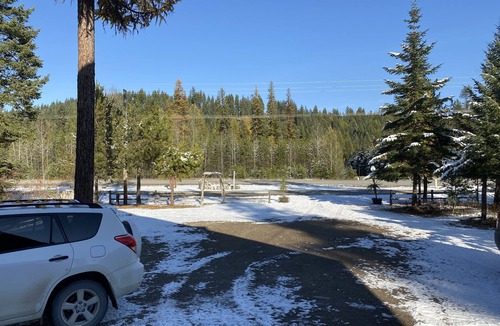 Priest River House | Convenient location 2 miles to Priest Lake for families & work-cation stays!