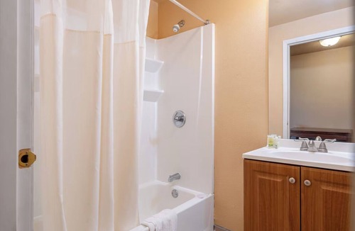 Madras Hotel | Convenient Room w/Free Parking – Perfect for Budget Travelers + Pet-Friendly