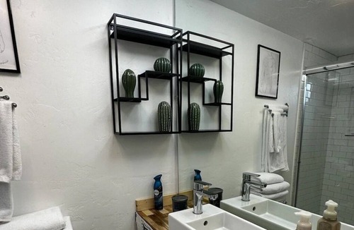 Parkrose House | Conveniently Located Santa Fe Style Guesthouse