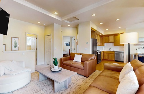 Broken Top Condo | Conveniently located townhome with kitchen, kitchenette, balcony & fireplace