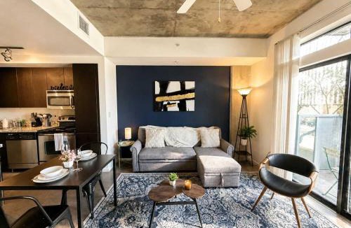 Evans Churchill Apartment | Cool 1BD Apartment in CDT with Gym Pool Parking
