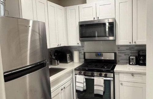 Paradise Apartment | Cool house with AC in vibrant Las Vegas