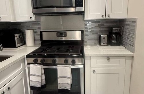Paradise Apartment | Cool house with AC in vibrant Las Vegas
