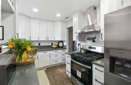 North Long Beach House | Costal Retreat Long Beach! 3 Queen Bed!Free Parking! Family Friendly!