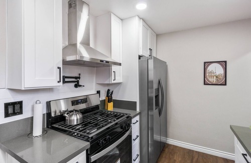 North Long Beach House | Costal Retreat Long Beach! 3 Queen Bed!Free Parking! Family Friendly!
