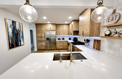 Hillcrest House | Cosy 3 Bedroom, 2 Bath Modern Home Available In A Safe Quiet SD Neighborhood