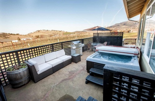 Talent Apartment | Cottage 1 offers a king-sized bed, dining area, full kitchen, hot tub.