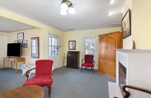 Jacksonville House | Cottage 9 – Downtown Jacksonville Retreat Steps from Shops & Britt Gardens