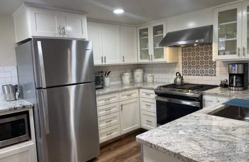 Jacksonville Cottage | Cottage A in Jacksonville is a great getaway