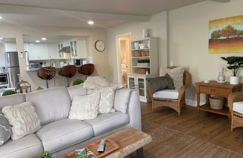 Jacksonville Cottage | Cottage A in Jacksonville is a great getaway